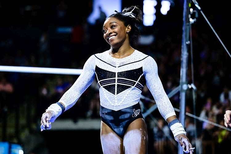 Simone Biles leads U.S. to a record 7th straight team title at