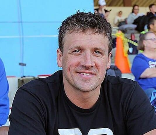 MEMORABILIA: U.S. Olympic swim star Ryan Lochte’s golds and autographed flags bring more than $466,000 at auction